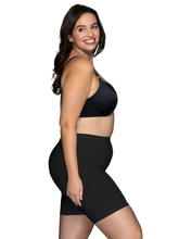 Load image into Gallery viewer, Everyday Layers™ Seamless Smoothing Slip Short – aðhaldsbuxur, Midnight Black