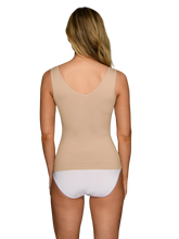 Load image into Gallery viewer, Everyday Layers™ Seamless Smoothing Spin Tank – hlýrabolur, Damask Neutral