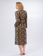 Load image into Gallery viewer, Velvet Fleece Robe – náttsloppur, Multi