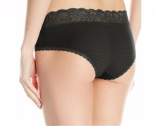 Load image into Gallery viewer, Flattering Lace® Ultimate Comfort Hipster – nærbuxur, Midnight Black
